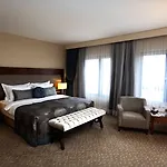 Hotel Miracle Airport & 5*