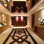 Hotel Miracle Airport & 5*
