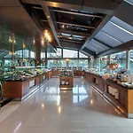Hotel Miracle Airport &