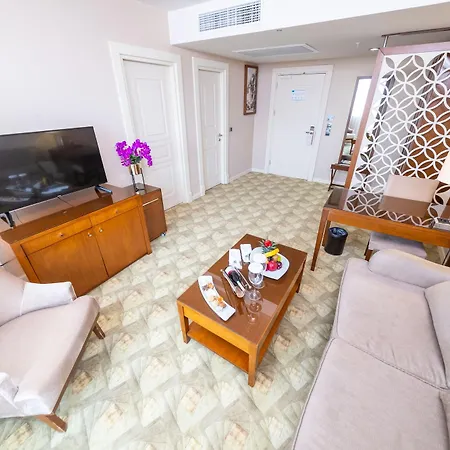 Hotel Miracle Airport & 5*