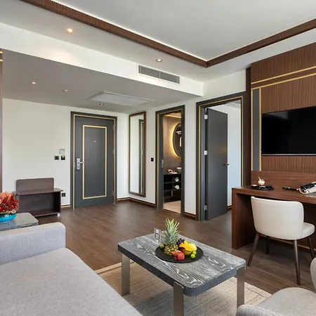 Hotel Miracle Airport &