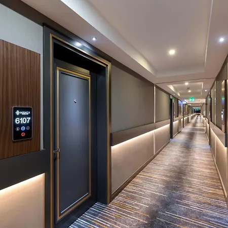 Hotel Miracle Airport & 5*
