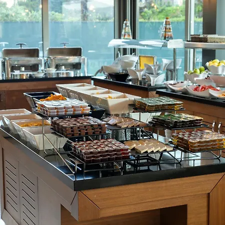 Hotel Miracle Airport & 5*