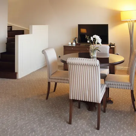 Miracle Airport & 5*