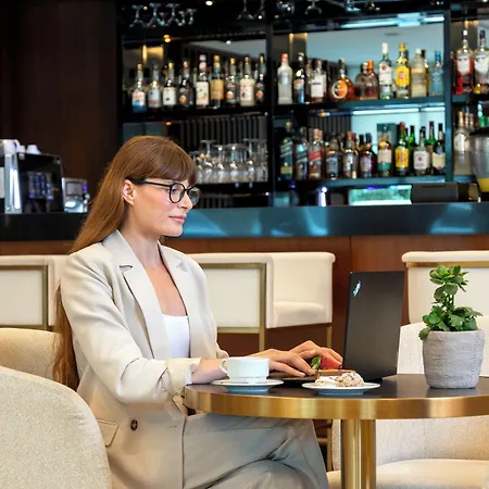 Hotel Miracle Airport &