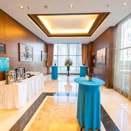 Hotel Miracle Airport &